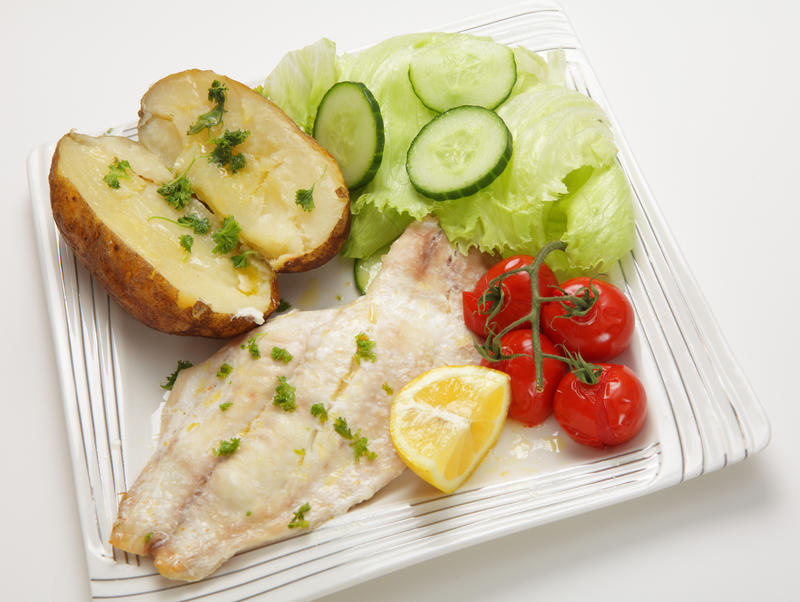 filé de peixe assado com batatas filé de peixe assado com batatas