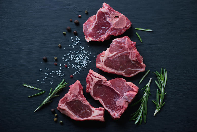 Cómo hacer bife angosto con lomo (T-bone) de cordero Como fazer t-bone de cordeiroCómo hacer bife angosto con lomo (T-bone) de cordero