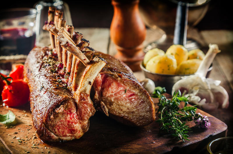 Carré de cordero asado con ajo Carré de cordero asado con ajo