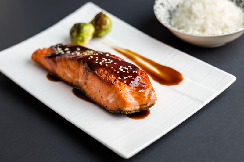 Salmão com molho Salmão com molho