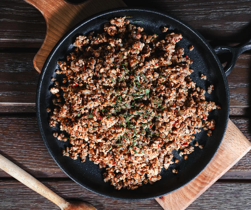 Carne moída ao molho de cerveja preta com mandioquinha assada Carne moída ao molho de cerveja preta com mandioquinha assada