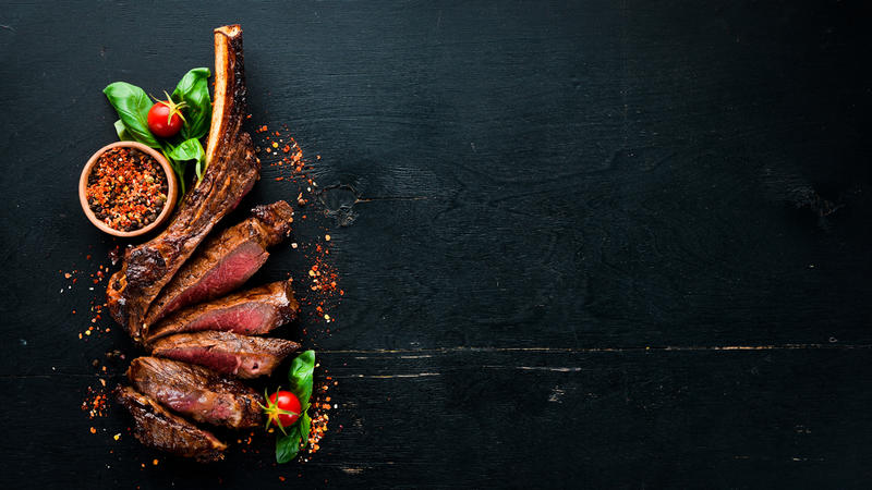 Como fazer Tomahawk Steak com alho e manteiga de ervas Como fazer Tomahawk Steak com alho e manteiga de ervas