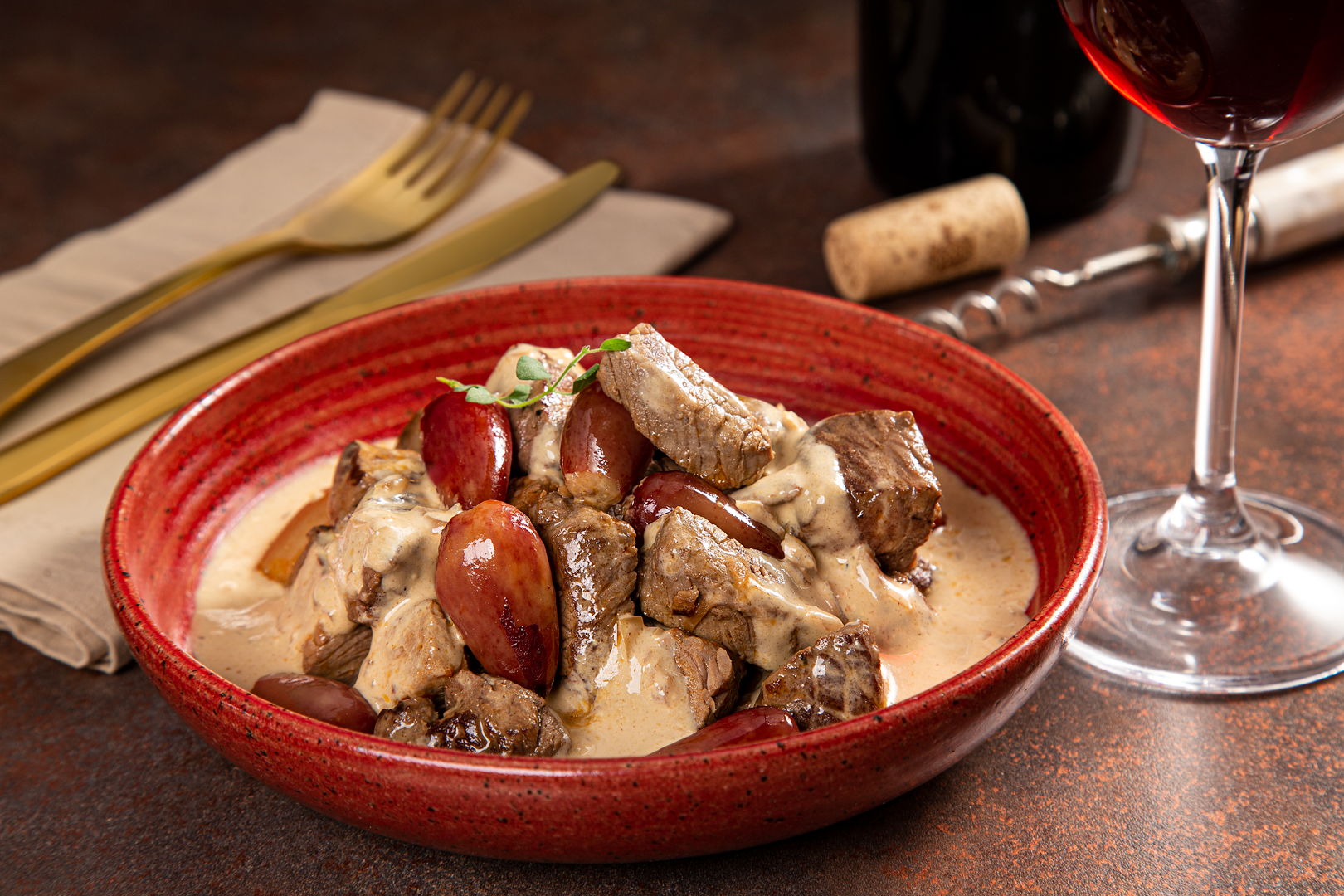 Estrogonofe de carne com pinhão Estrogonofe de carne com pinhão