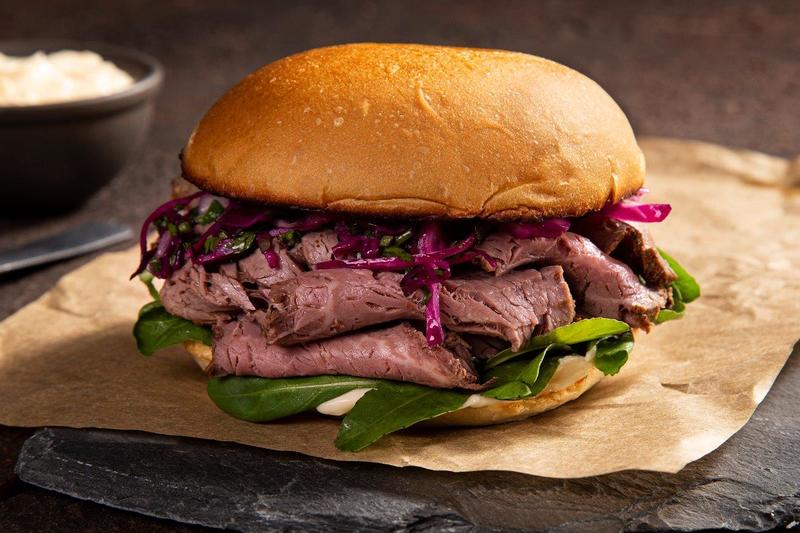 Como fazer sanduíche de rosbife com rúcula e vinagrete de repolho roxo Como fazer sanduíche de rosbife com rúcula e vinagrete de repolho roxo