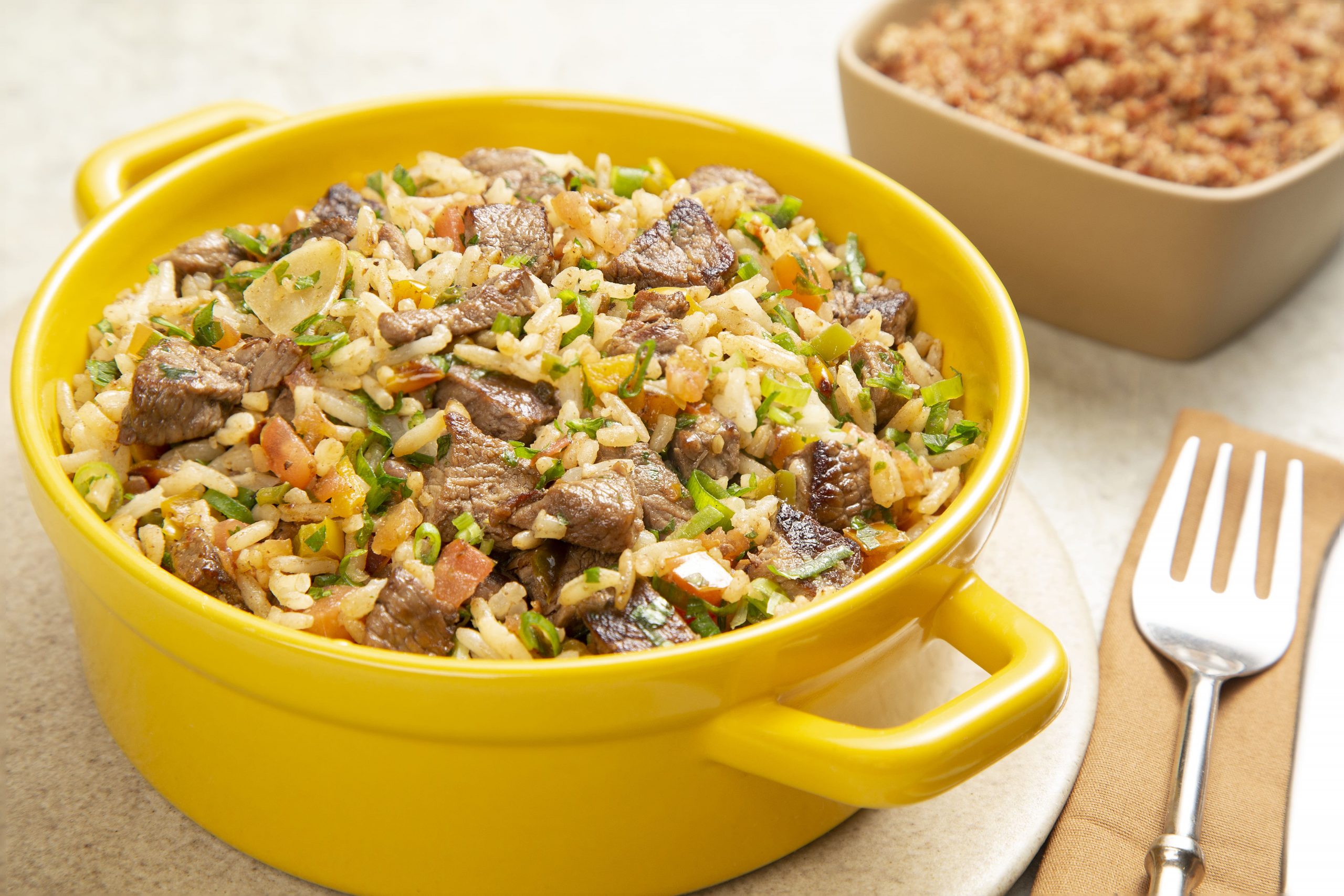 Cómo hacer arroz carreteiro, plato típico brasileño realizado con restos de comida, con sobras del asado Cómo hacer arroz carreteiro, plato típico brasileño realizado con restos de comida, con sobras del asado