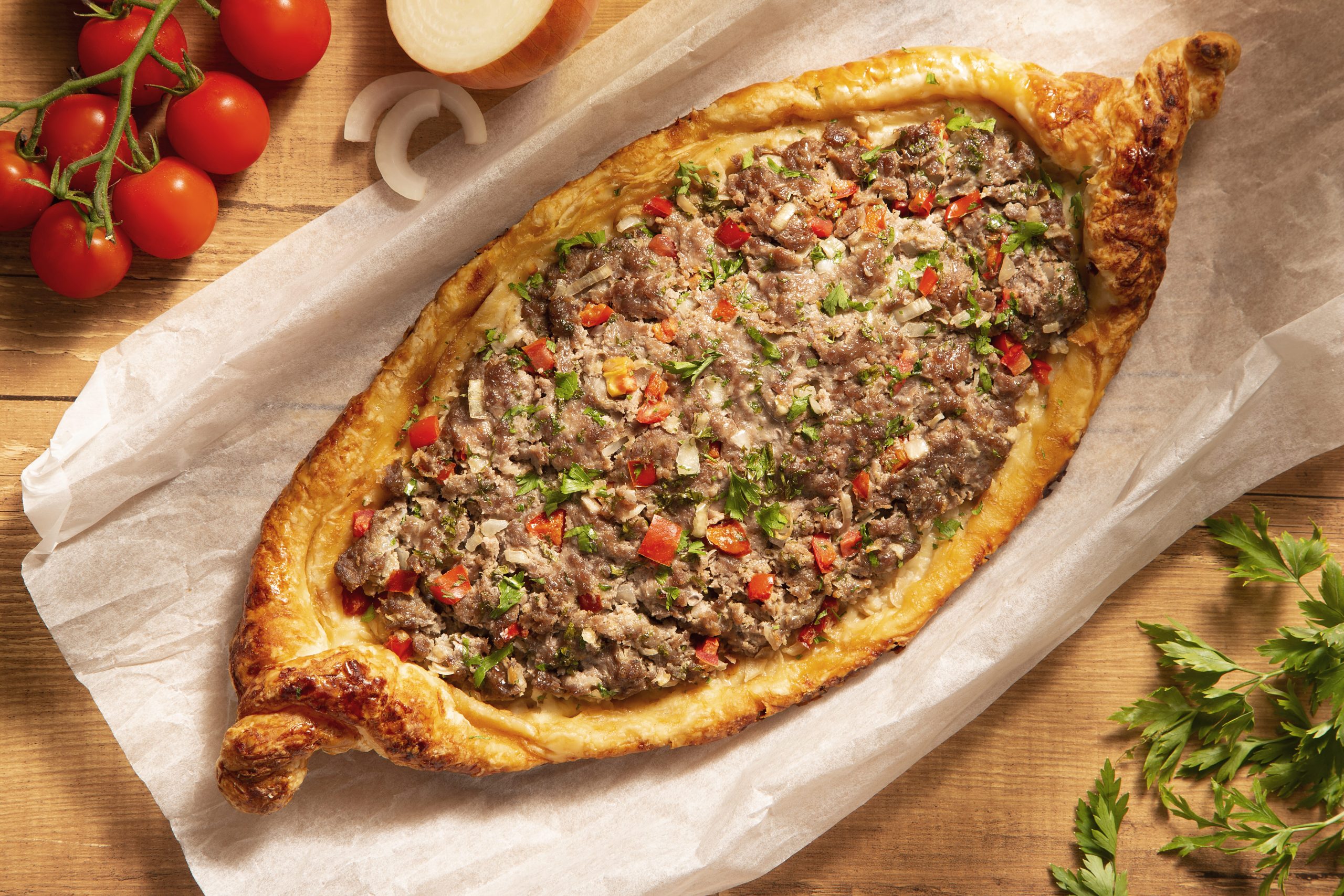 Aprenda a fazer uma esfiha turca de carne com massa folhada Aprenda a fazer uma esfiha turca de carne com massa folhada