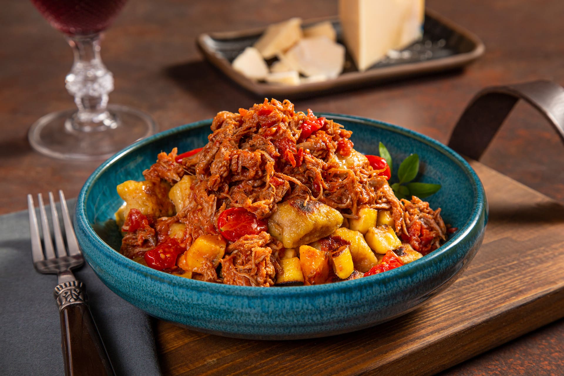 Ragu de costela com nhoque de banana da terra Ragu de costela com nhoque de banana da terra