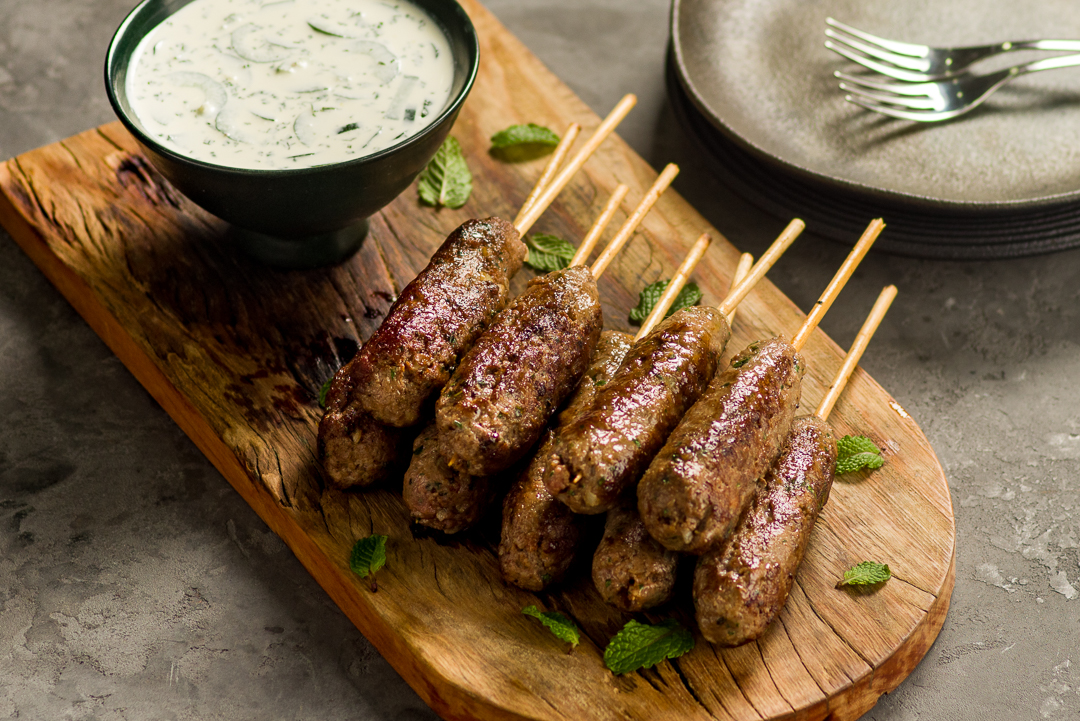 Receita de kafta com molho tzatziki Receita de kafta com molho tzatziki