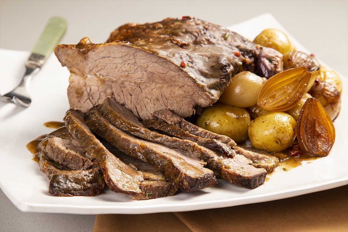 Bife de chorizo grelhado com mix de batatas assadas com páprica Bife de chorizo grelhado com mix de batatas assadas com páprica