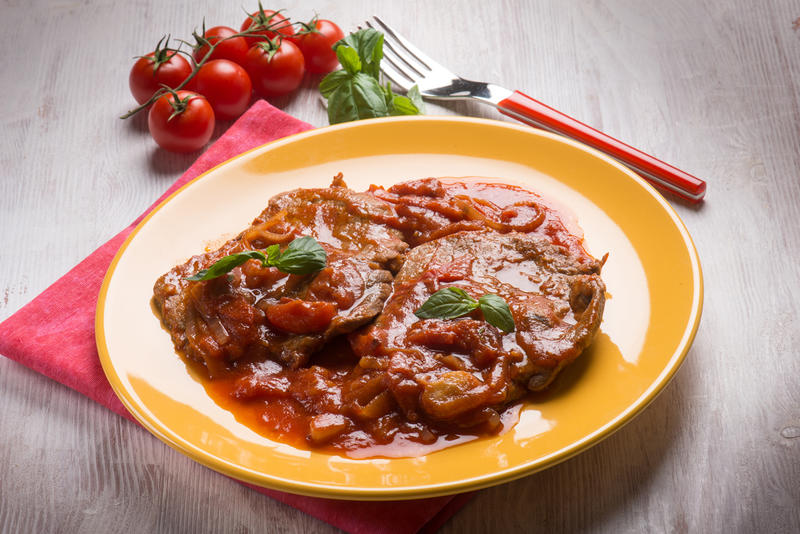Como fazer bifes de alcatra ao molho de tomates Como fazer bifes de alcatra ao molho de tomates