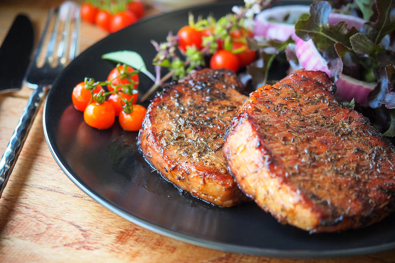 Cómo hacer bistec de cerdo a la parrilla Cómo hacer bistec de cerdo a la parrilla
