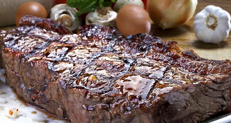 Aprenda a fazer contrafilé marinado e grelhado na brasa Aprenda a fazer contrafilé marinado e grelhado na brasa