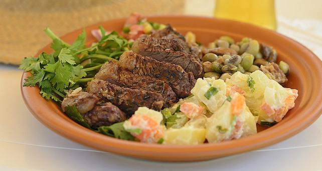 Joroba de cebú rellena en la parrilla Joroba de cebú rellena en la parrilla
