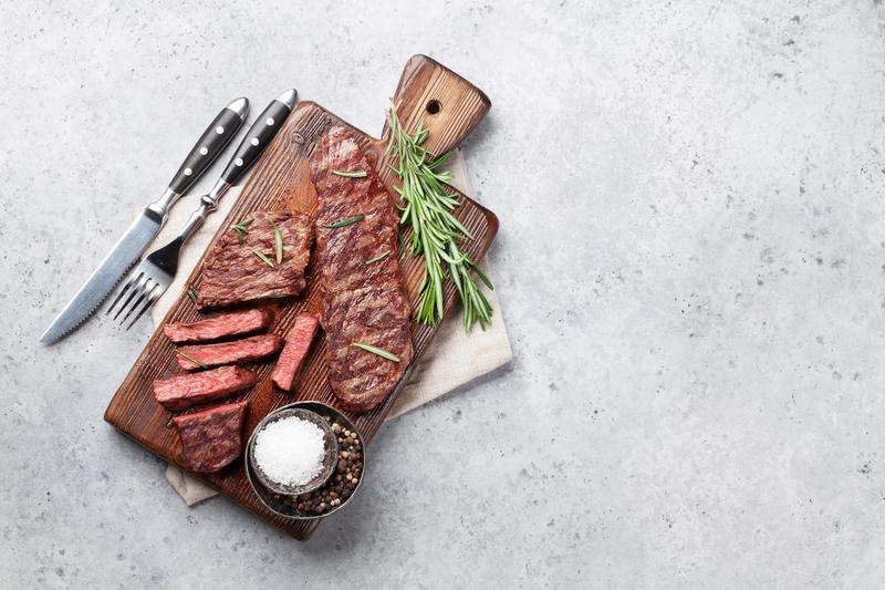 Receita de Denver Steaks com batatas assadas Receita de Denver Steaks com batatas assadas