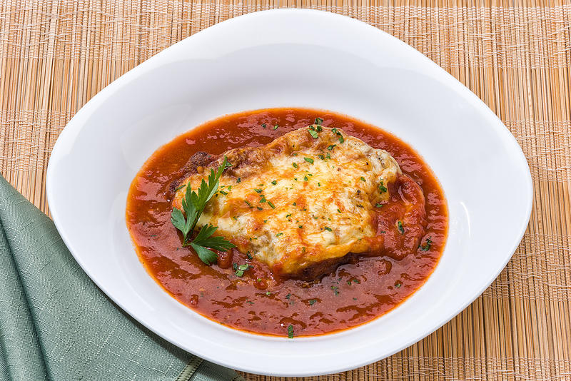 Como fazer filé de frango à parmegiana Como fazer filé de frango à parmegiana