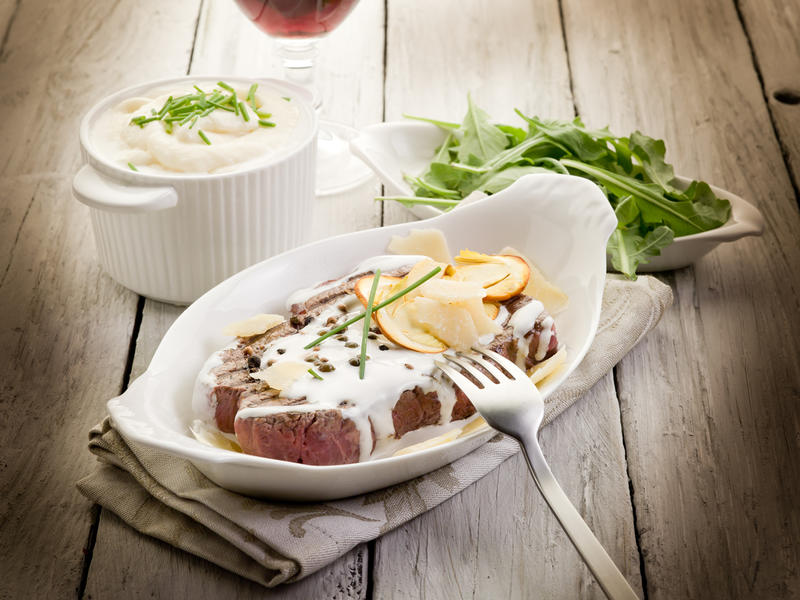 Receita de filé mignon com alho e molho de gengibre e laranja Receita de filé mignon com alho e molho de gengibre e laranja