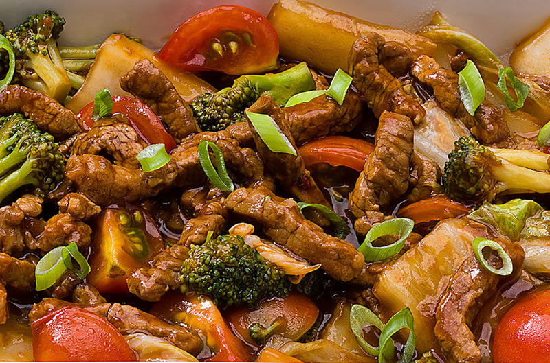 Receita de iscas de carne com molho oriental e legumes Receita de iscas de carne com molho oriental e legumes