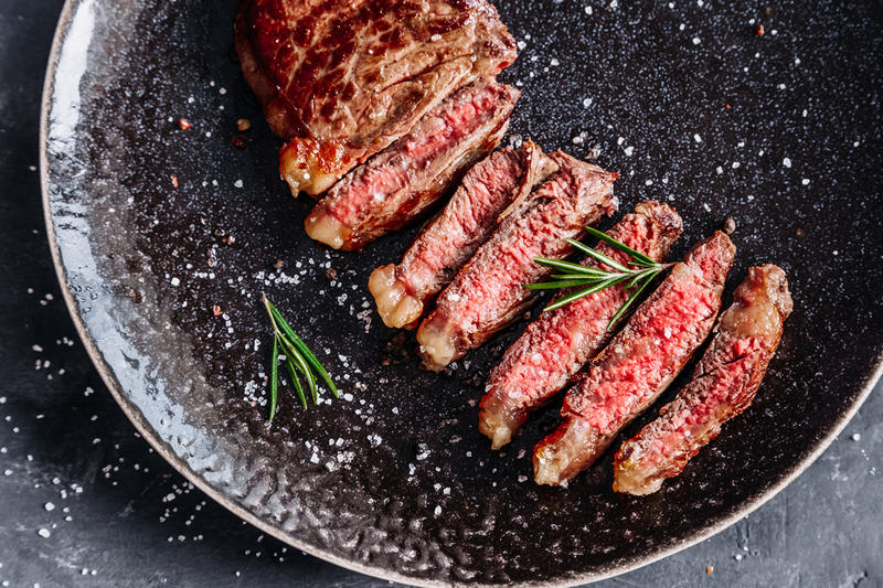 Como fazer New York Steak na frigideira Como fazer New York Steak na frigideira