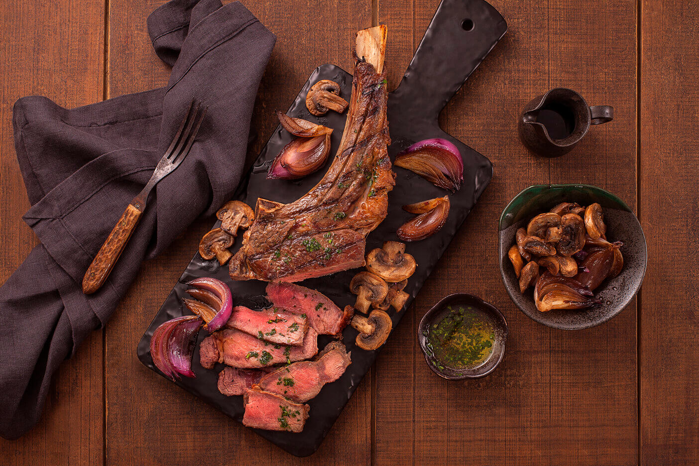 Como fazer prime rib servida com cebolas e cogumelos assados Como fazer prime rib servida com cebolas e cogumelos assados