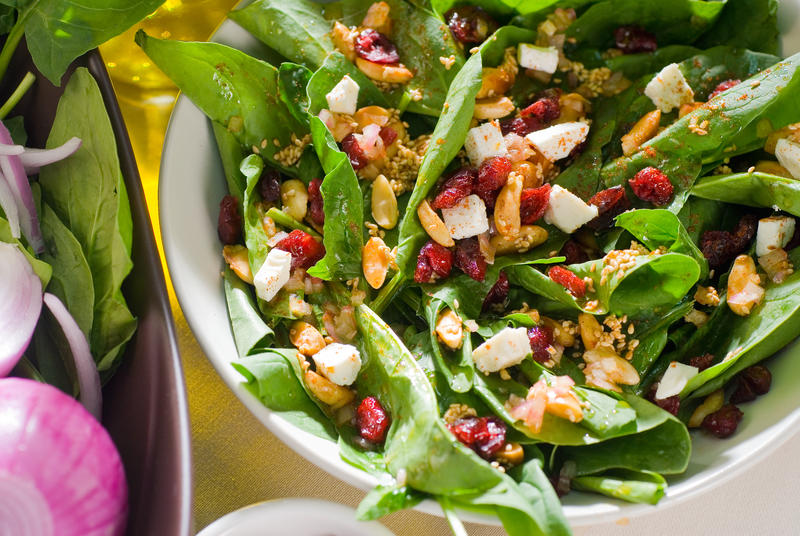 Receitas de Natal: salada de espinafre com cranberry Receitas de Natal: salada de espinafre com cranberry