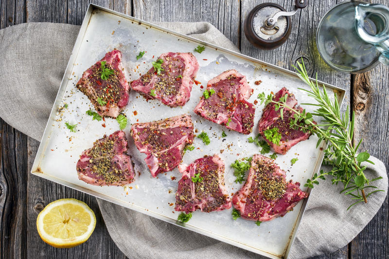 Como fazer T-bone de cordeiro Minerva assado no forno Como fazer T-bone de cordeiro Minerva assado no forno